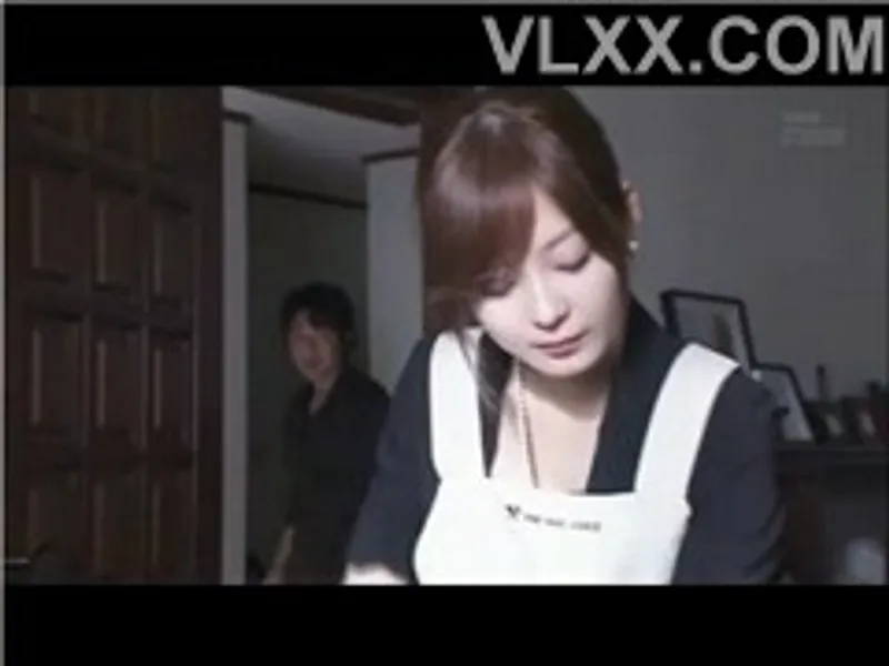ông xã đi công chuyện, người vợ ở nhà bị người yêu của chị gái cưỡng hiếp